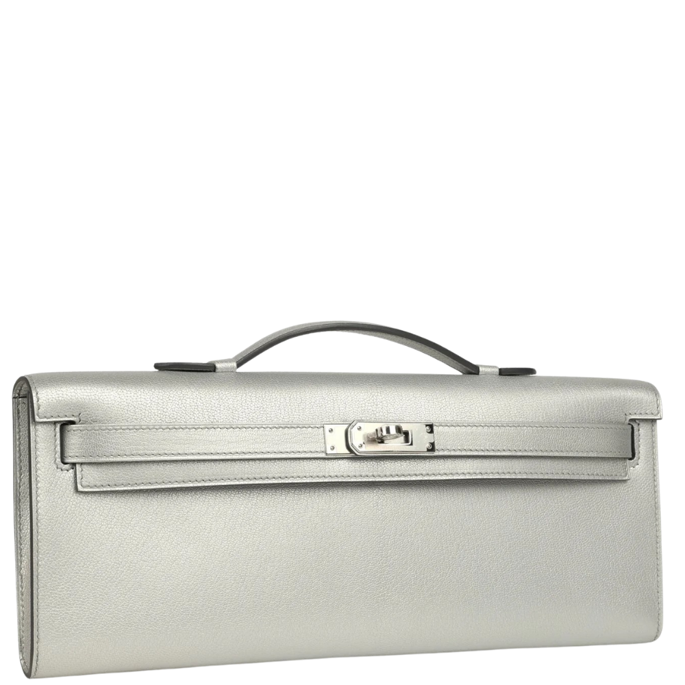 Hermes Kelly Cut Argent Chevre Chamkilight left side profile, displaying the slender structural gusset.