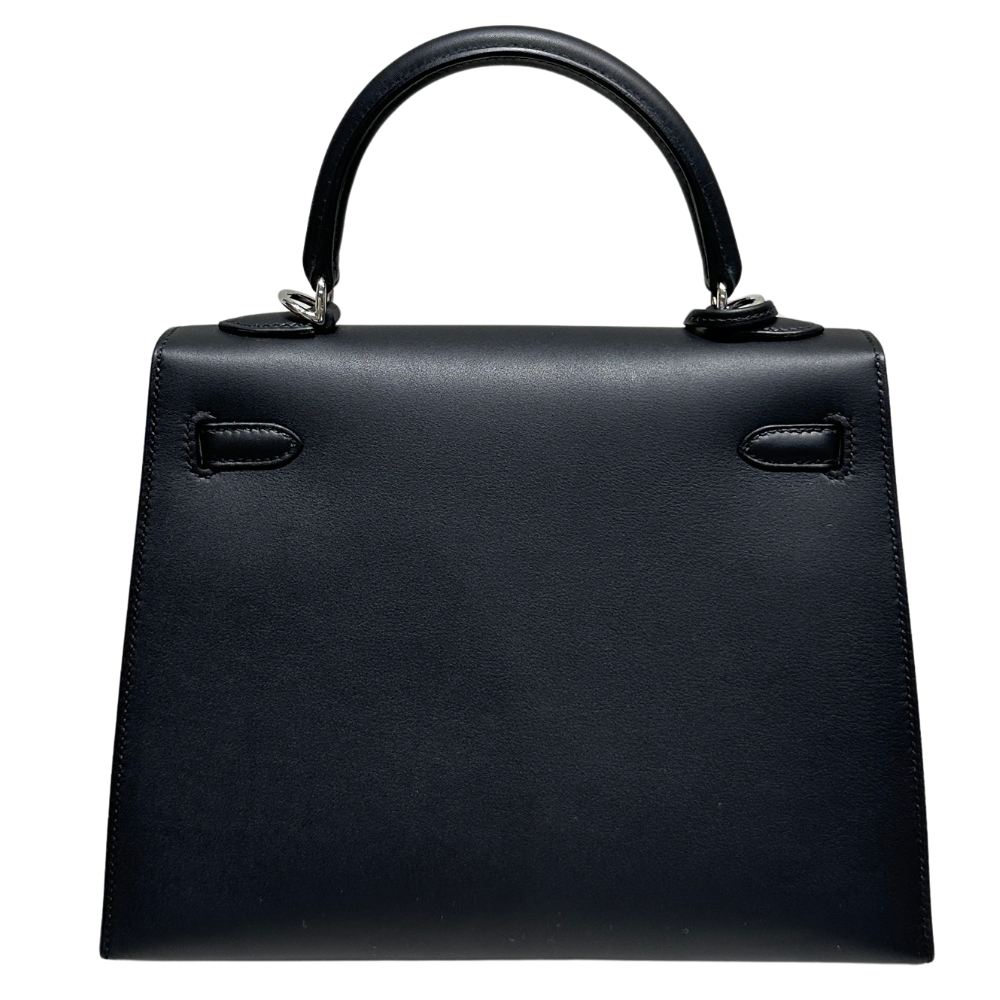 Hermes Kelly 25 Sellier Broderie Collage back view, highlighting the clean lines and premium craftsmanship.